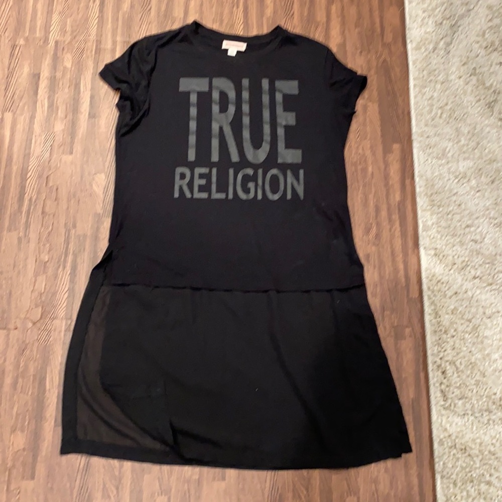True religion black on black t shirt with sheer bottom. Split side details .SZ m